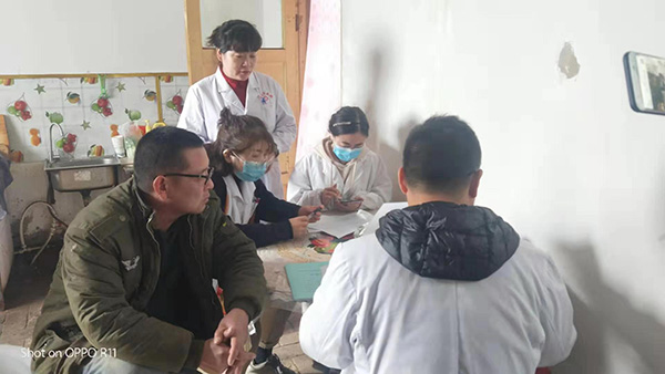 敦煌市郭家堡镇：开展健康扶贫冬季暖心服务活动