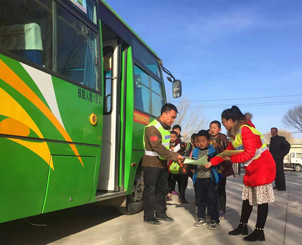 敦煌市郭家堡镇：开学季为学生送去交通安全知识“大礼包”